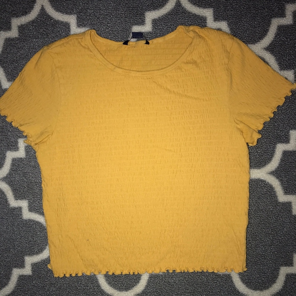 American Eagle yellow smocked crop top. (M)